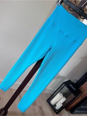 Athleta Ribbed Elation 7/8 Tight Bright Turquoise